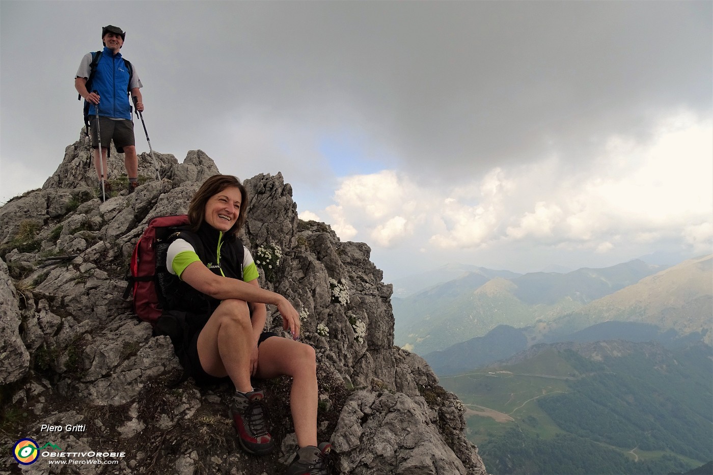 67 Rocce cosparse di Sassifraga di Vandelli (Saxifraga Vandellii).JPG